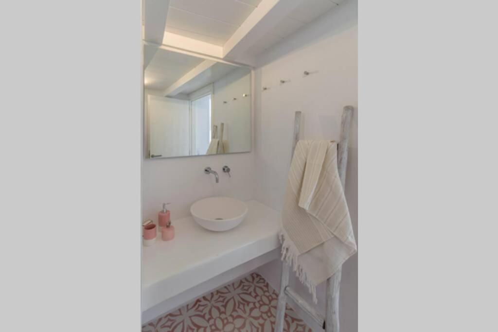 Stella's House בית נופש Kímolos